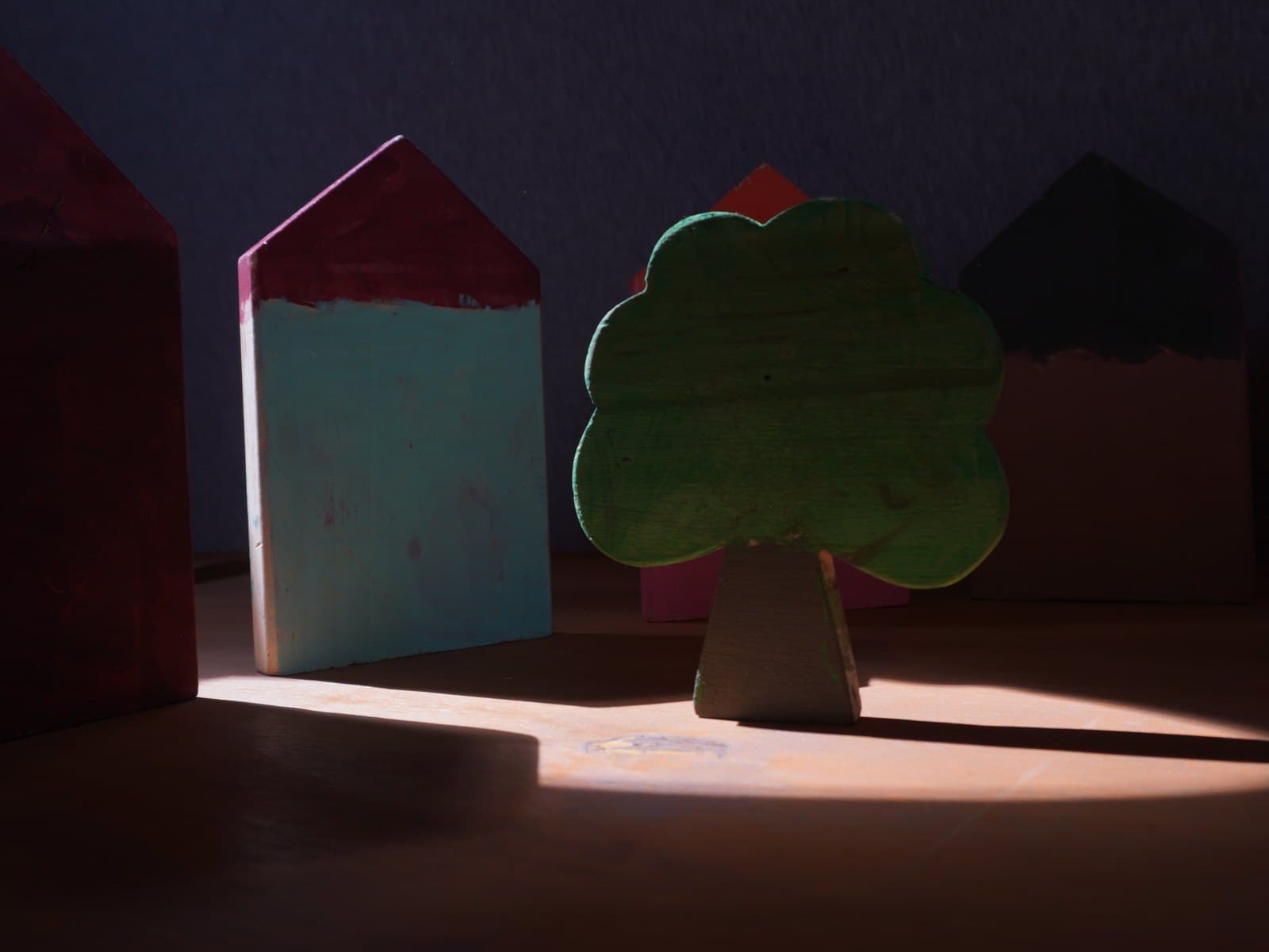 Casitas de madera pintadas